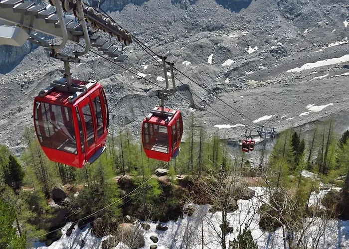 Planards Centre Foot Of The Planards Slopes דירה